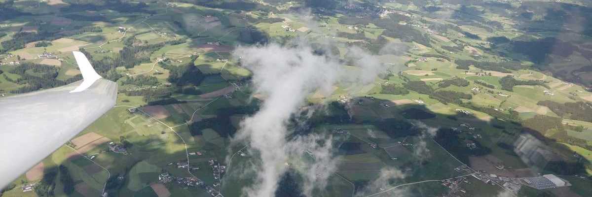 Flugwegposition um 13:38:39: Aufgenommen in der Nähe von Gemeinde Niederwaldkirchen, Österreich in 1954 Meter
